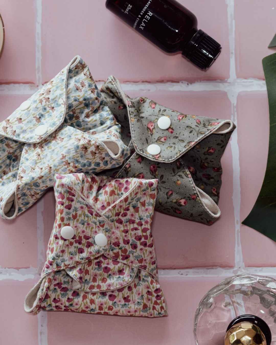 Inoya reusable pads in different colours_folded