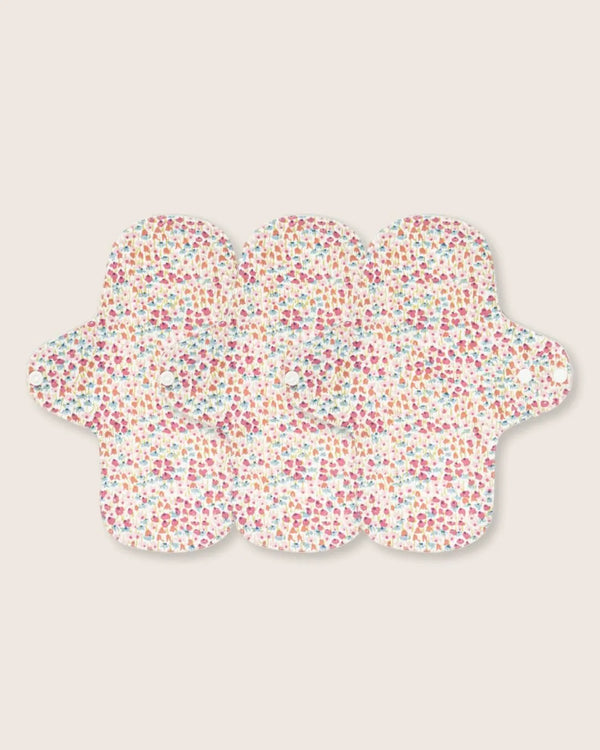 Inoya Light Flow Set with reusable organic cotton pads.